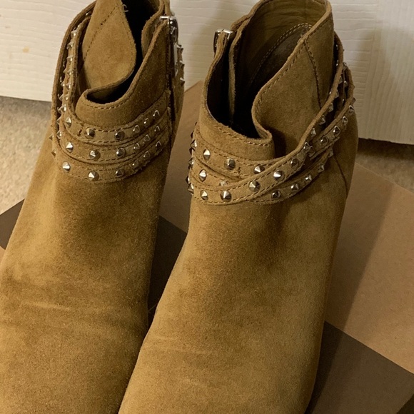 Booties suede camel color studded ankle high sz 7.5 - Picture 4 of 8